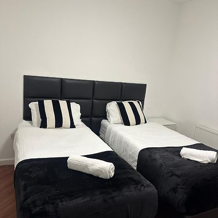 Two Bedroom House Free Parking Liverpool Extérieur photo